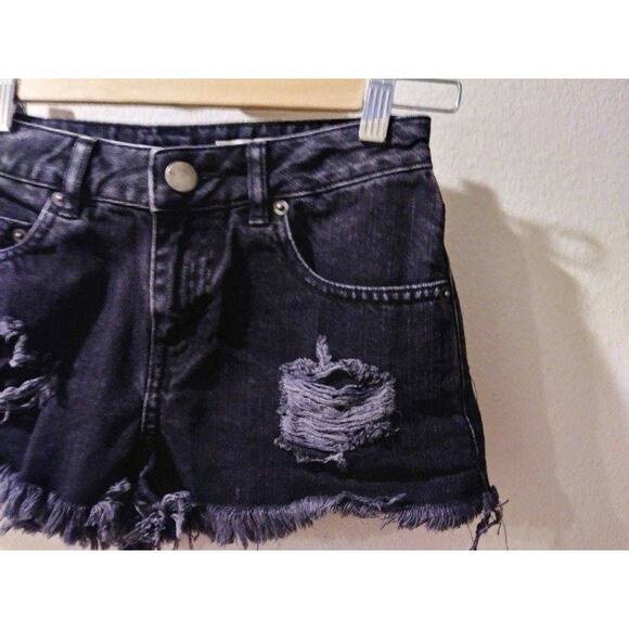 ASOS distressed denim jean black shorts 4 UK Waist 26 goth gothcore - Picture 3 of 4